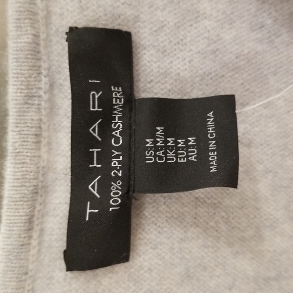 💕TAHARI💕 100% 2 Ply Cashmere V-neck Sweater Light Grey Medium M NWT - Picture 5 of 9